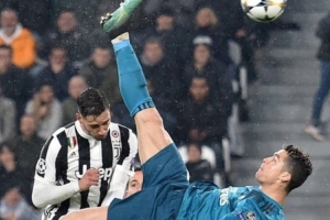 经典时刻！2018年的今天C罗上演精彩倒钩，攻破尤文球门