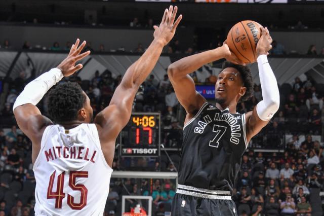 皇冠体育平台-流言真与假：湖人拒绝大交易 欧文休赛期有意火箭？