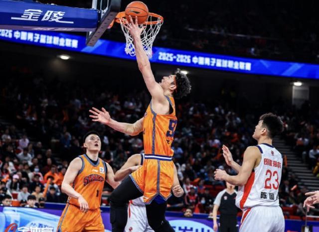 皇冠体育平台-王哲林：十几年生涯达成万分非常开心，希望未来实现更多目标